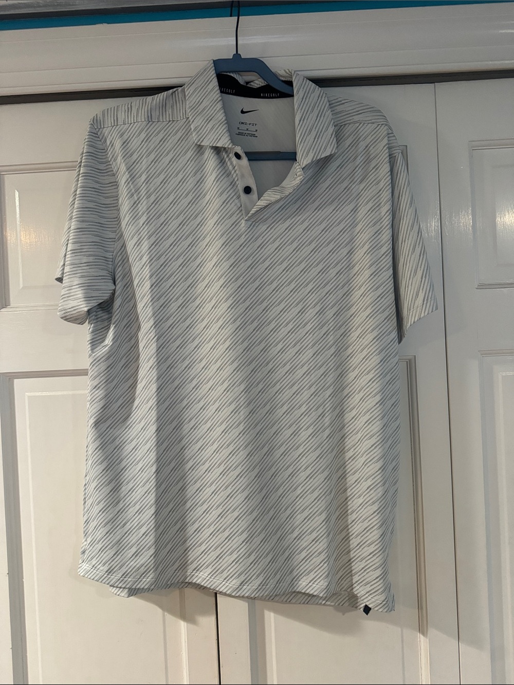 Nike Men’s White Polo with Light Gray Diagonal Stripe
